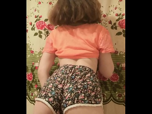 ❤️ Nena jove sexy despullant-se els pantalons curts davant la càmera ️ Porno a nosaltres ﹏