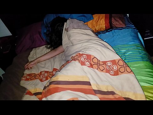❤️ El fillastre renya la seva jove madrastra mentre dorm. ️ Porno a nosaltres ﹏